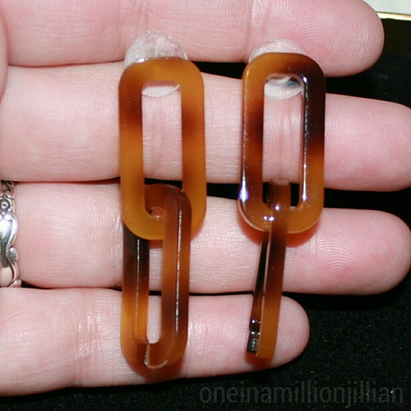 🔶CLEARANCE🔶 Resin Link Tortoise Earrings - Picture 4 of 4